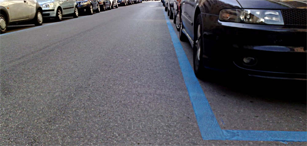 parcheggi strisce blu